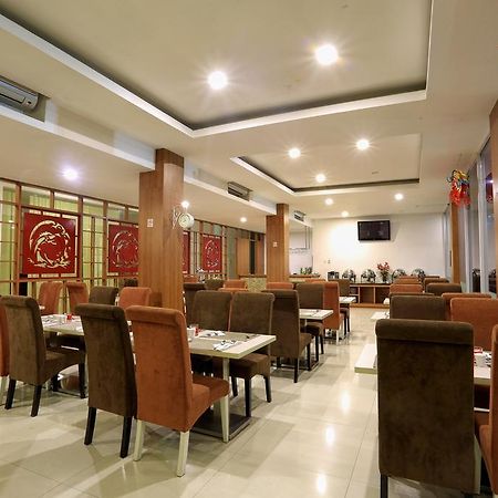 Dragon Inn Kendari Exterior photo