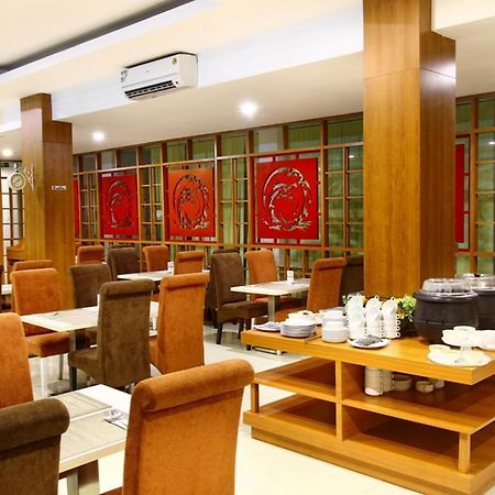 Dragon Inn Kendari Exterior photo