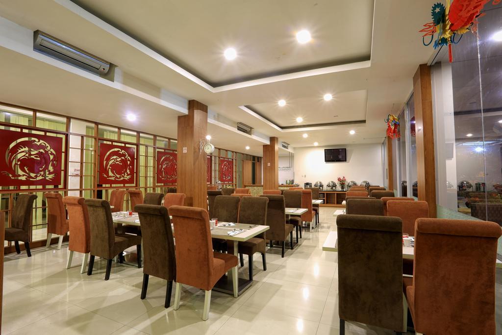 Dragon Inn Kendari Exterior photo