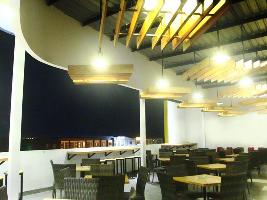 Dragon Inn Kendari Exterior photo