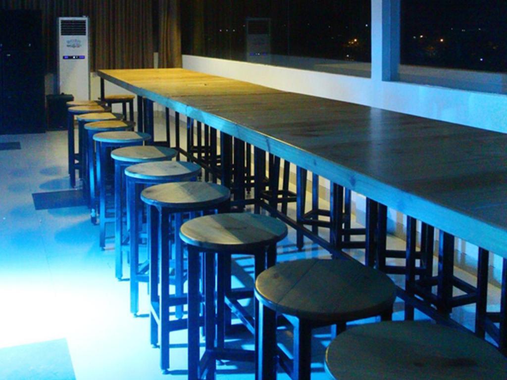 Dragon Inn Kendari Exterior photo