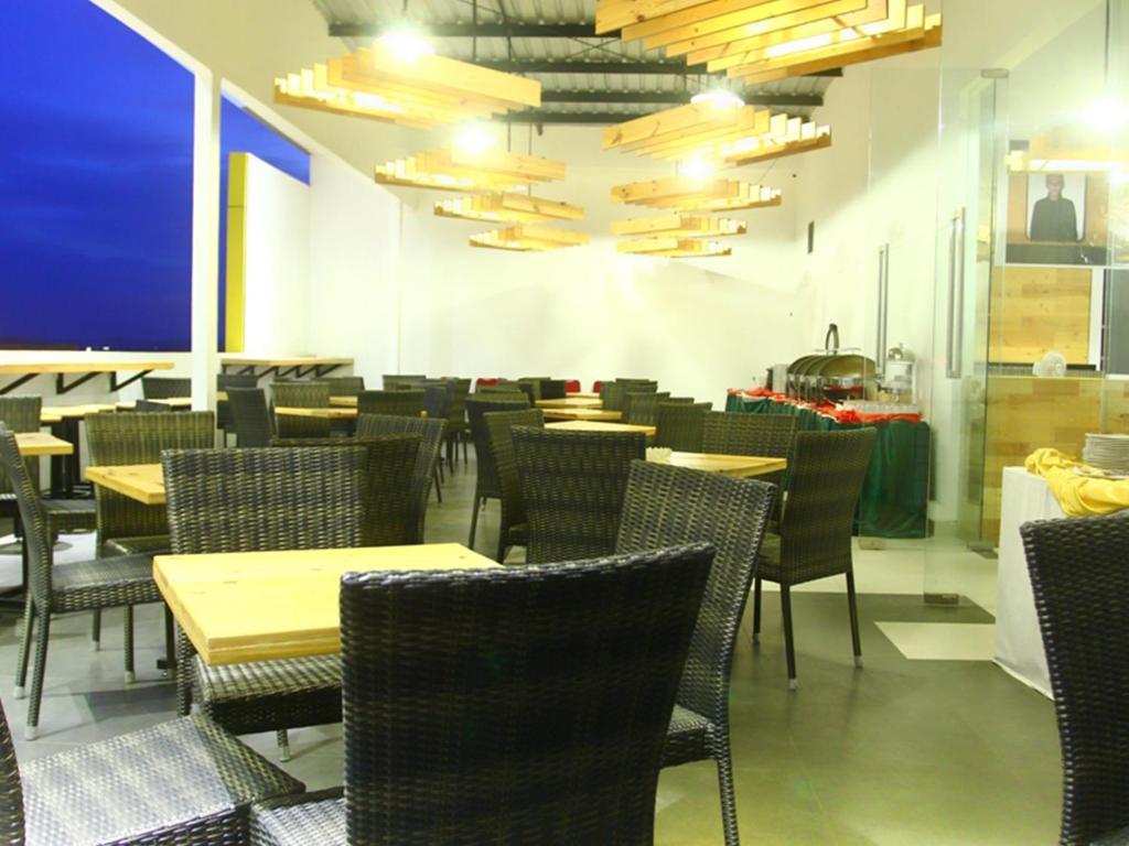 Dragon Inn Kendari Exterior photo