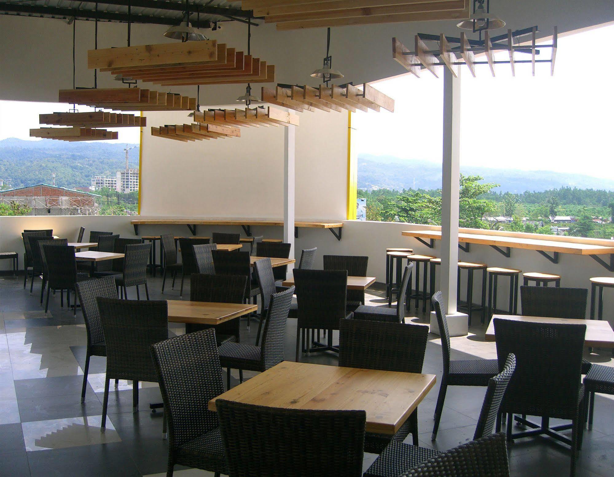 Dragon Inn Kendari Exterior photo