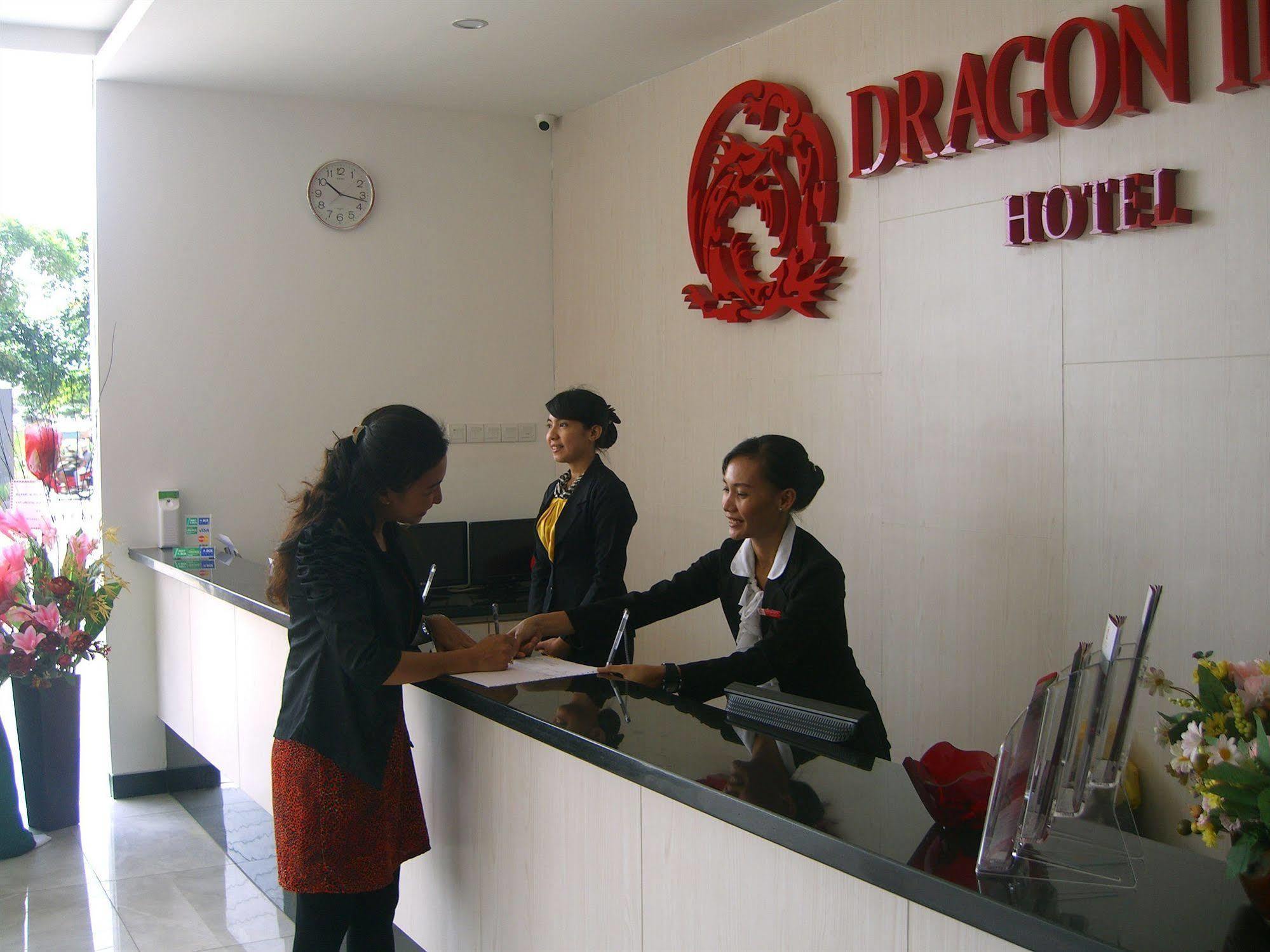 Dragon Inn Kendari Exterior photo